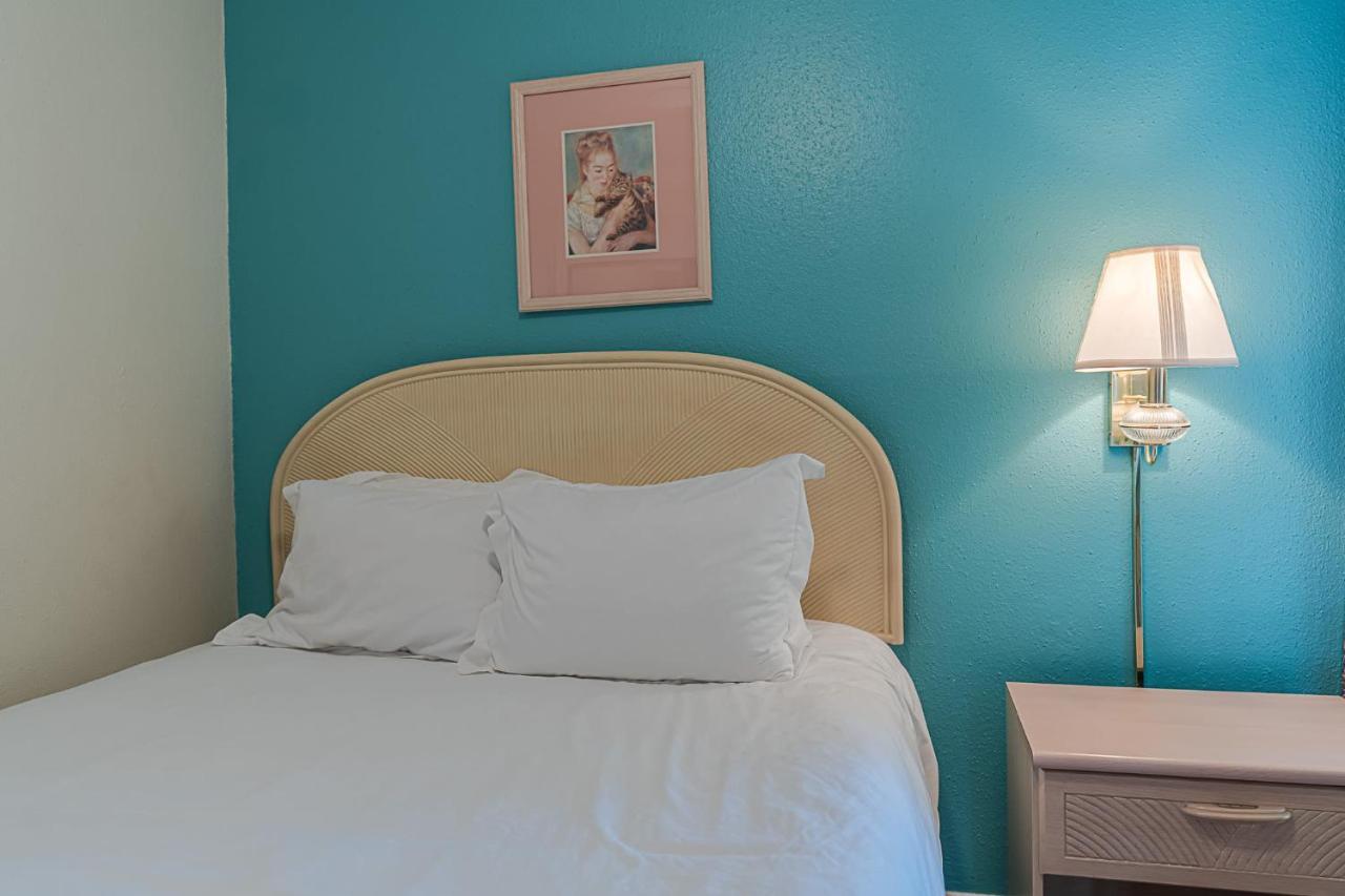 Beachside Bungalow With 2 Pools Hotel Galveston Exterior foto