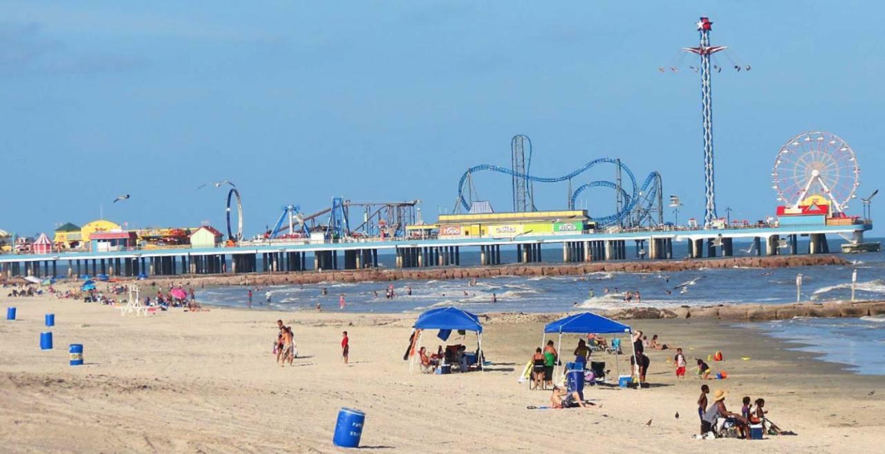 Beachside Bungalow With 2 Pools Hotel Galveston Exterior foto